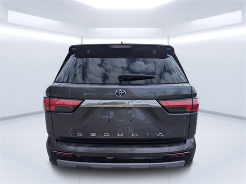 Used 2023 Toyota Sequoia Limited image 4