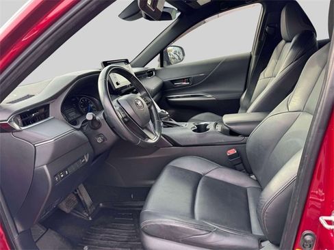 Used 2022 Toyota Venza XLE image 16