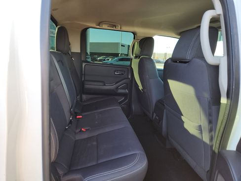 Used 2022 Nissan Frontier SV w/ Technology Package image 14