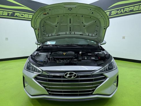 Used 2019 Hyundai Elantra SE image 4