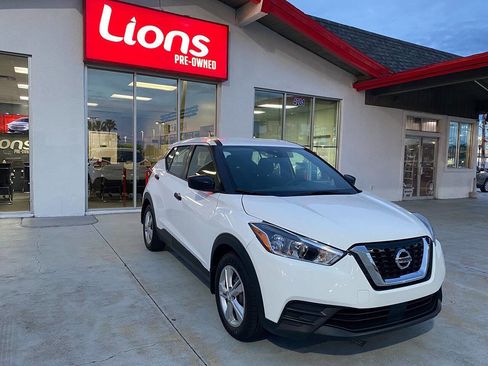 Used 2020 Nissan Kicks S image 6