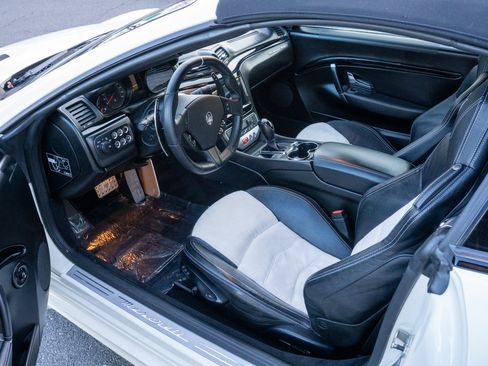 Used 2013 Maserati GranTurismo Sport image 9