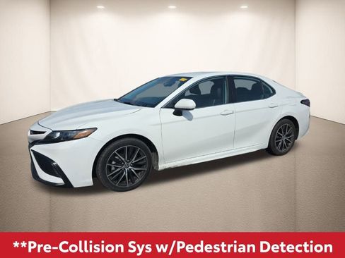 Used 2024 Toyota Camry SE image 13