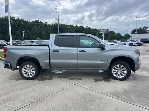 Used 2025 Chevrolet Silverado 1500 Custom RWD image 9