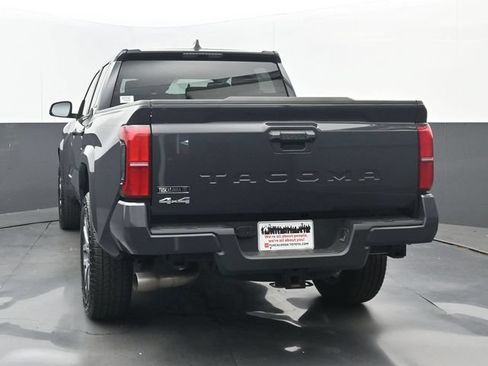Used 2025 Toyota Tacoma SR5 AWD/4WD image 4