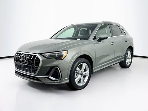 Used 2022 Audi Q3 2.0T Premium w/ Convenience Package AWD/4WD image 3