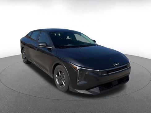 Used 2025 Kia K4 FWD image 3