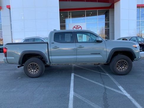 Used 2022 Toyota Tacoma SR5 w/ Trail Edition image 2