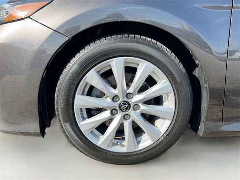 Used 2018 Toyota Camry LE image 28
