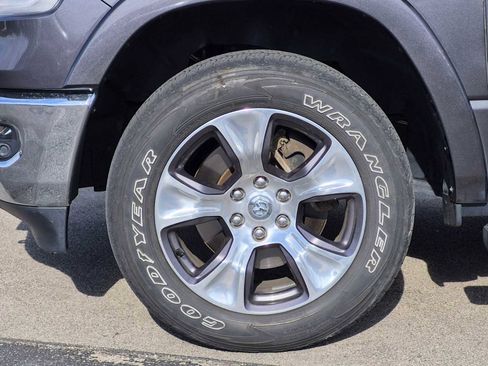Used 2019 RAM 1500 Laramie AWD/4WD image 16