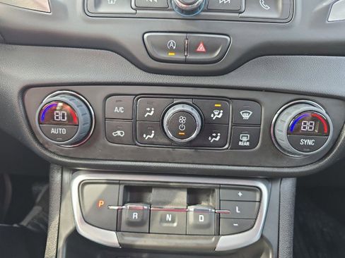 Used 2023 GMC Terrain SLE w/ Driver Convenience Package image 26