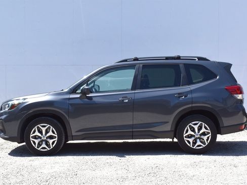 Used 2020 Subaru Forester Premium AWD/4WD image 9