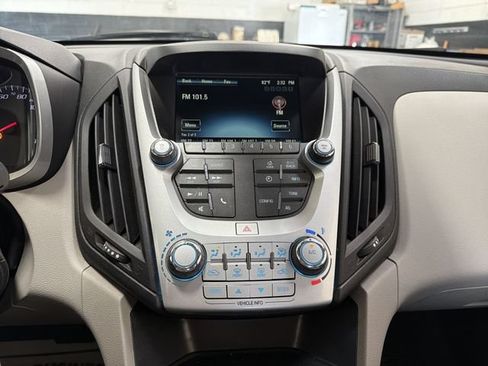 Used 2017 Chevrolet Equinox LT AWD/4WD image 16