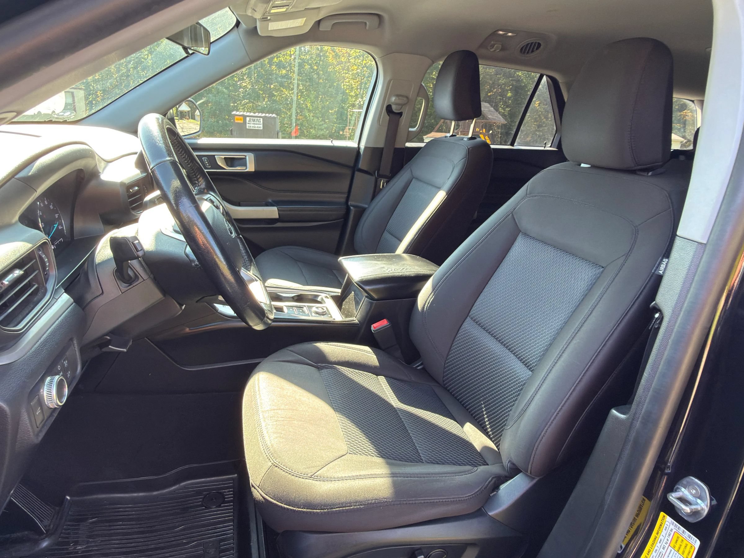 Used 2022 Ford Explorer XLT AWD/4WD image 2