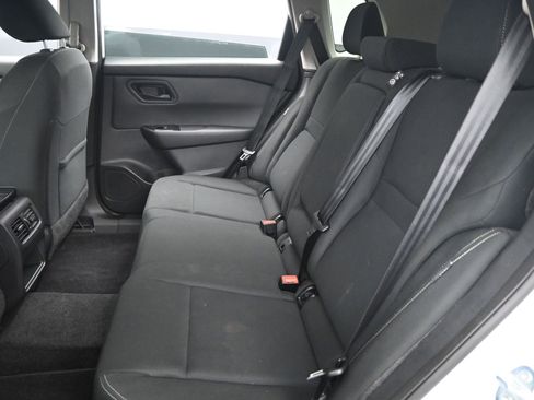 Used 2025 Nissan Rogue S image 11