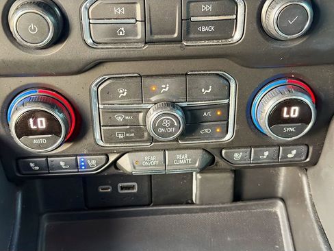 Used 2021 Chevrolet Tahoe Premier w/ Premium Package image 34