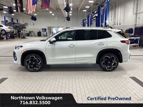 Used 2025 Volkswagen Tiguan SEL R-Line AWD/4WD image 2