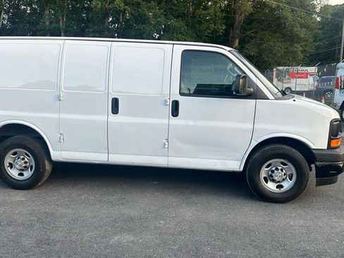 Used 2017 Chevrolet Express 2500 image 8