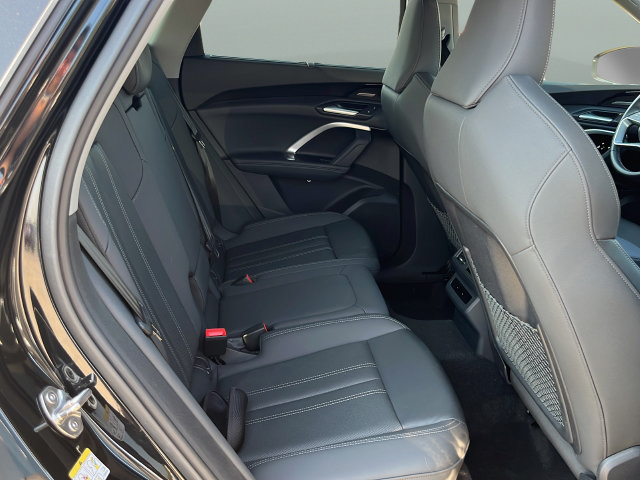 Used 2025 Audi Q5 Premium Plus w/ Premium Plus AWD/4WD image 14