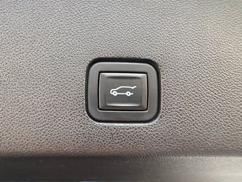 Used 2021 Cadillac XT6 Premium Luxury image 39