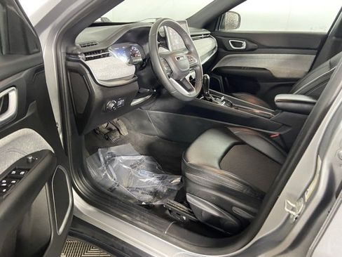 Used 2024 Jeep Compass Latitude image 18