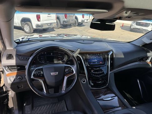 Used 2019 Cadillac Escalade Premium Luxury image 3