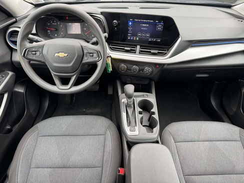 Used 2024 Chevrolet Trax LS FWD image 2
