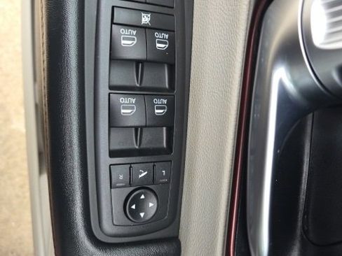 Used 2019 Chrysler Pacifica Limited image 23