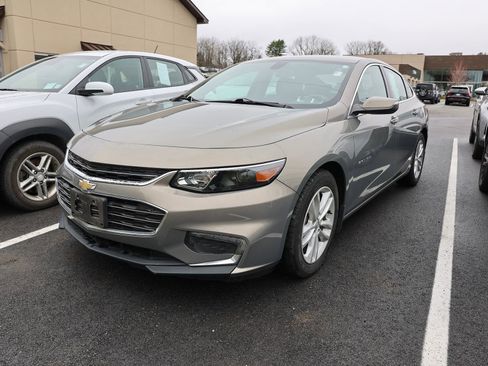 Used 2017 Chevrolet Malibu LT image 3