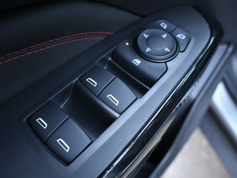 New 2026 Chevrolet Trax RS w/ Sunroof Package FWD image 8