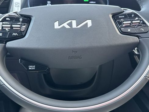New 2025 Kia Niro EX Touring image 28