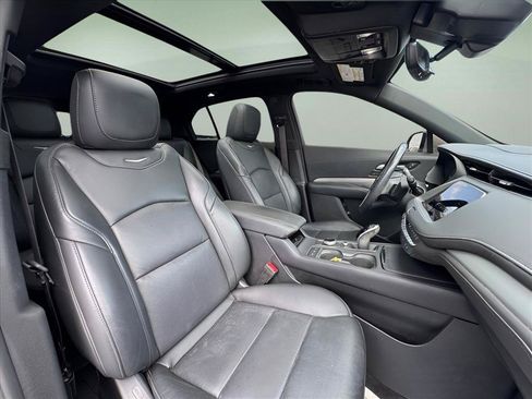 Used 2023 Cadillac XT4 Premium Luxury w/ Technology Package FWD image 15