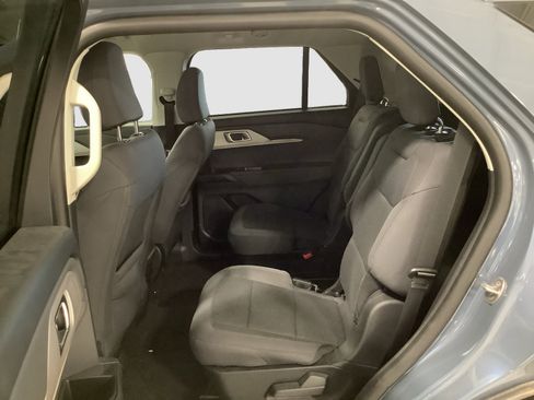 Used 2025 Ford Explorer Active RWD image 17