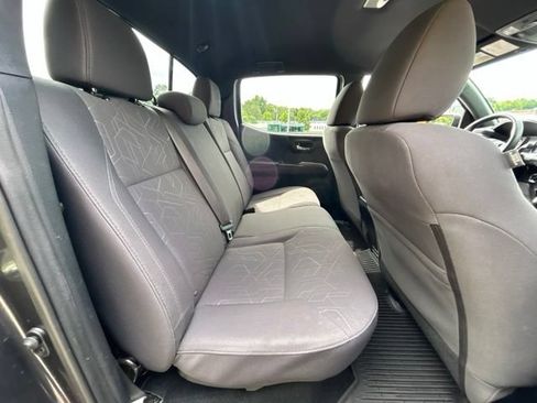 Used 2017 Toyota Tacoma TRD Sport w/ Tow Package (A/T) AWD/4WD image 39