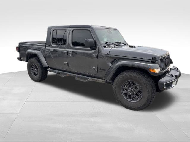 Used 2024 Jeep Gladiator Sport AWD/4WD image 7