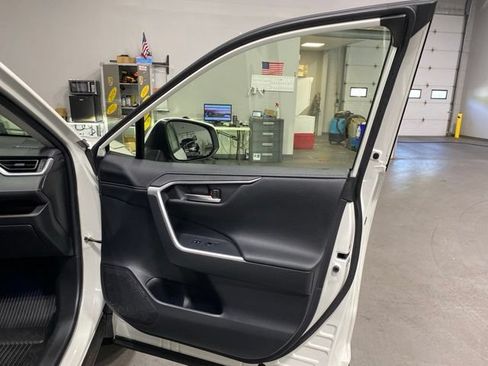 Used 2022 Toyota RAV4 Limited AWD/4WD image 29