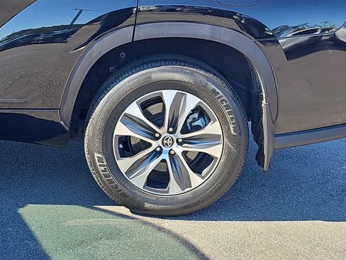Used 2022 Toyota Highlander XLE image 38