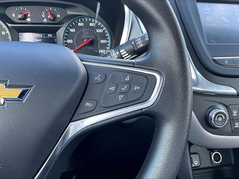 Used 2018 Chevrolet Equinox LS FWD image 19