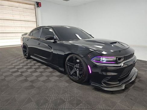 Used 2018 Dodge Charger R/T w/ Plus Group RWD image 2