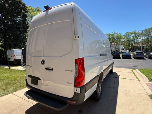 Used 2025 Mercedes-Benz Sprinter 2500 image 6