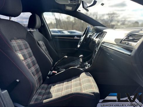 Used 2017 Volkswagen GTI Sport image 20