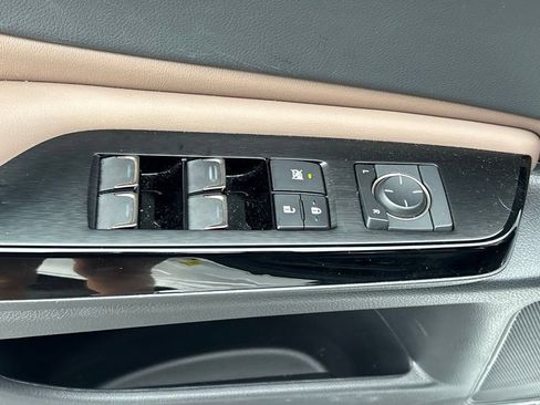 Used 2023 Lexus ES 350 w/ Accessory Package (Z2) FWD image 9