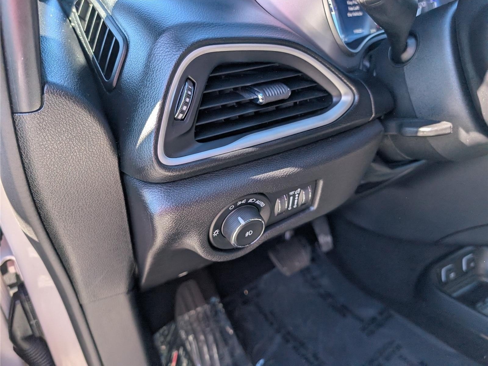Used 2020 Chrysler Pacifica Touring-L Plus FWD image 22