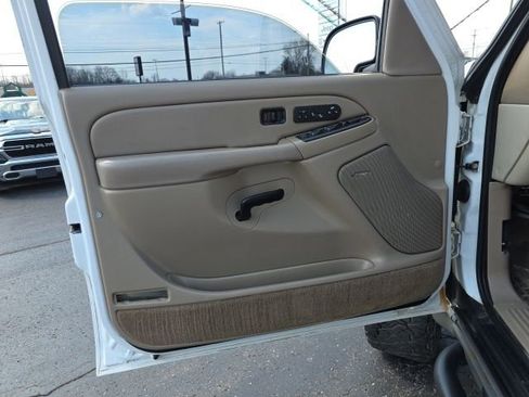 Used 2004 Chevrolet Tahoe Z71 w/ Z71 Preferred Equipment Group AWD/4WD image 12