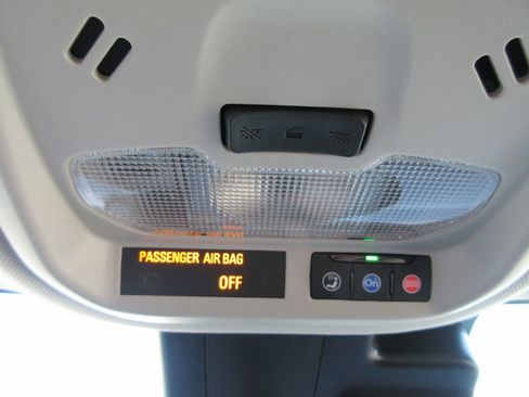 Used 2025 Chevrolet Trax LT w/ LT Convenience Package image 32