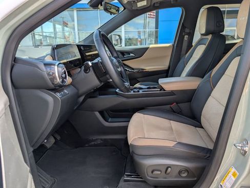 Used 2025 Chevrolet Equinox ACTIV w/ Safety and Technology Package image 10