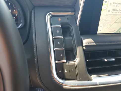 Used 2023 Chevrolet Suburban LT w/ Luxury Package AWD/4WD image 16
