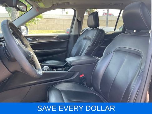 Used 2023 Jeep Grand Cherokee L Limited AWD/4WD image 14