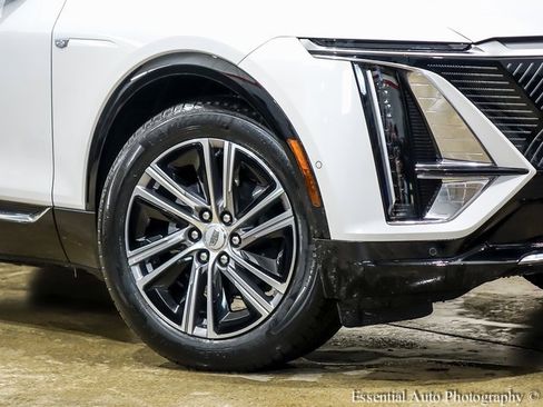 New 2025 Cadillac Lyriq Luxury image 3