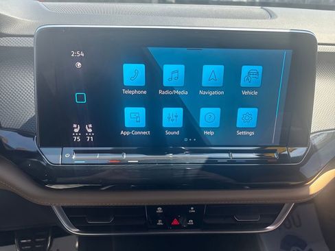 Used 2024 Volkswagen Atlas Cross Sport SEL R-Line AWD/4WD image 23